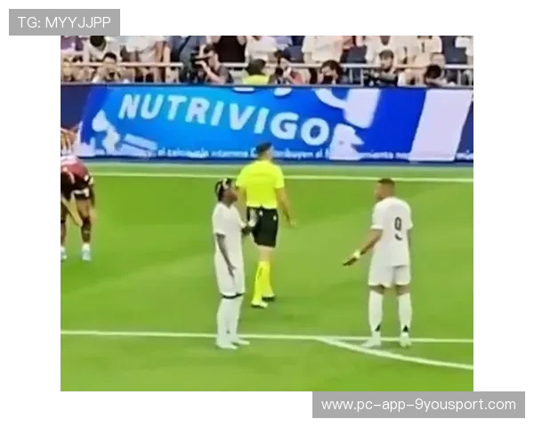 姆巴佩下底倒三角传球助攻，巴黎配合精妙绝伦——极致进攻艺术的现场解码